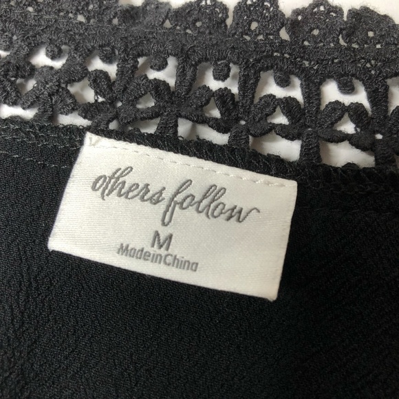 Others Follow Boho Long Sleeve Black Lace V-Neck Hollowed Out Sleeves Size M - Picture 6 of 10